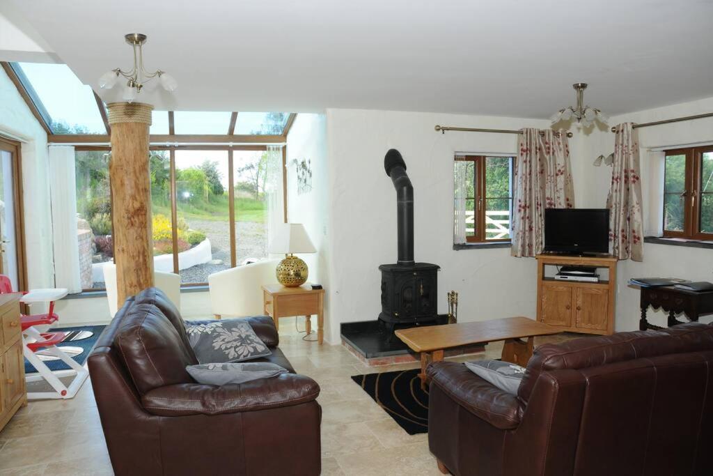 Ty-Hapus Cottage Jordanston ภายนอก รูปภาพ