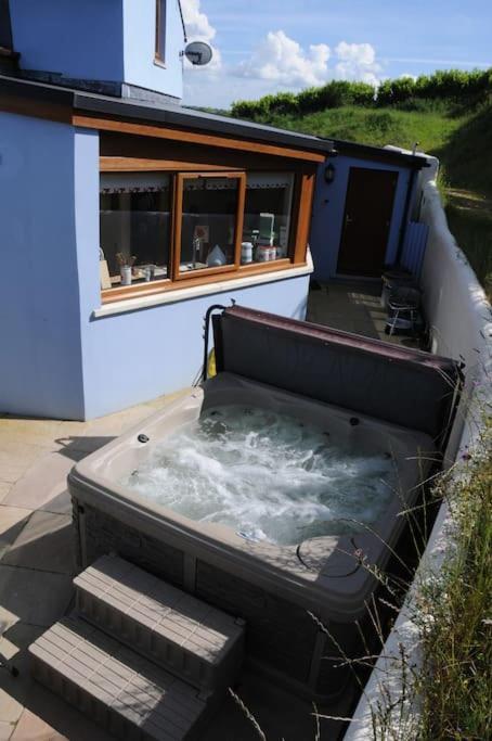 Ty-Hapus Cottage Jordanston ภายนอก รูปภาพ