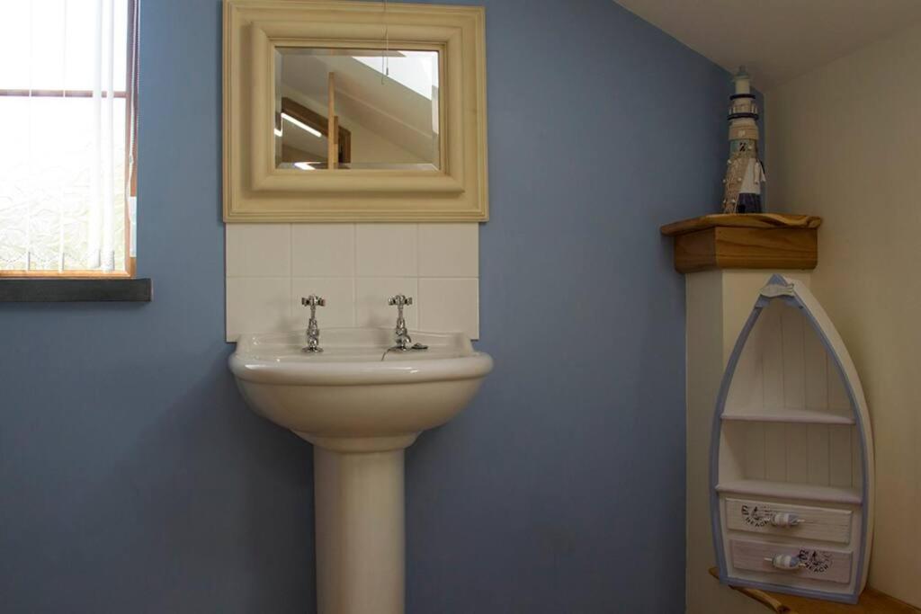 Ty-Hapus Cottage Jordanston ภายนอก รูปภาพ